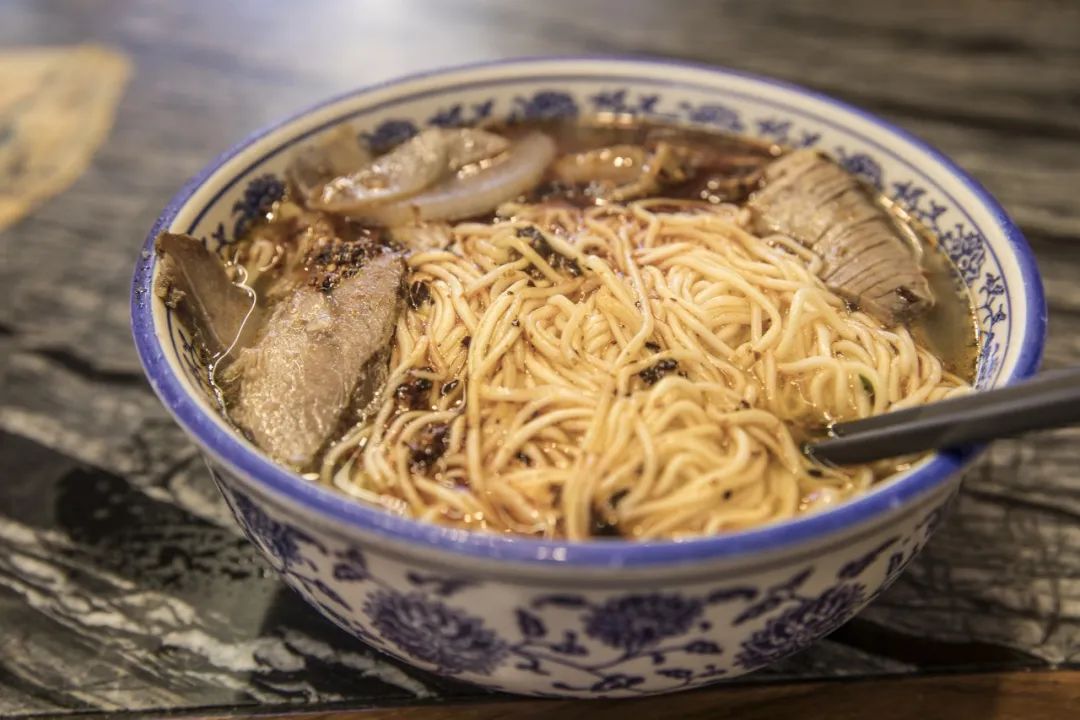 饿肚子睡觉